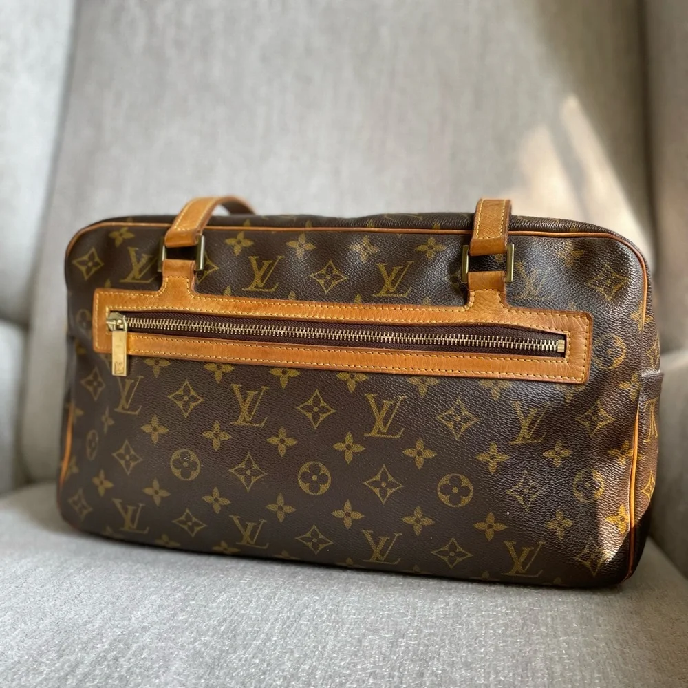Authentic Louis Vuitton Shoulder Bag - Vintage July 2002, USA made - Picture 1 of 16